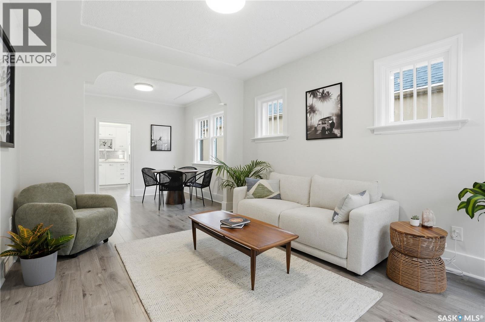 1016 Temperance Street, Saskatoon, SK - Indoor Photo Showing Living Room