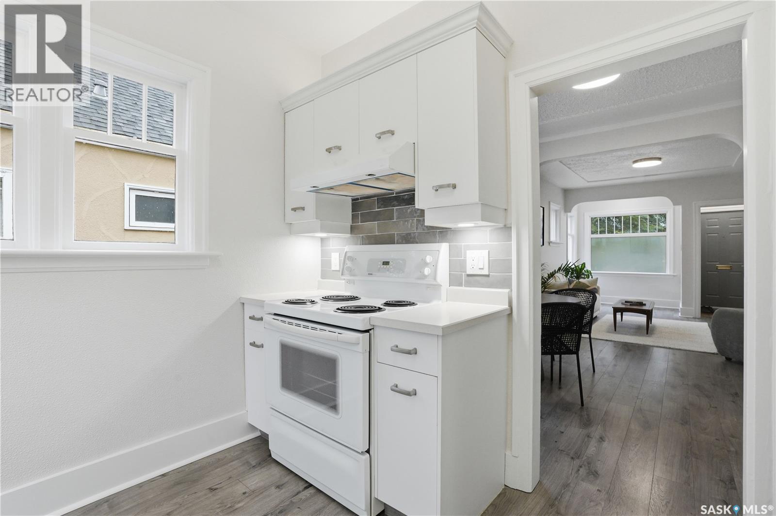 1016 Temperance Street, Saskatoon, SK - Indoor Photo Showing Kitchen
