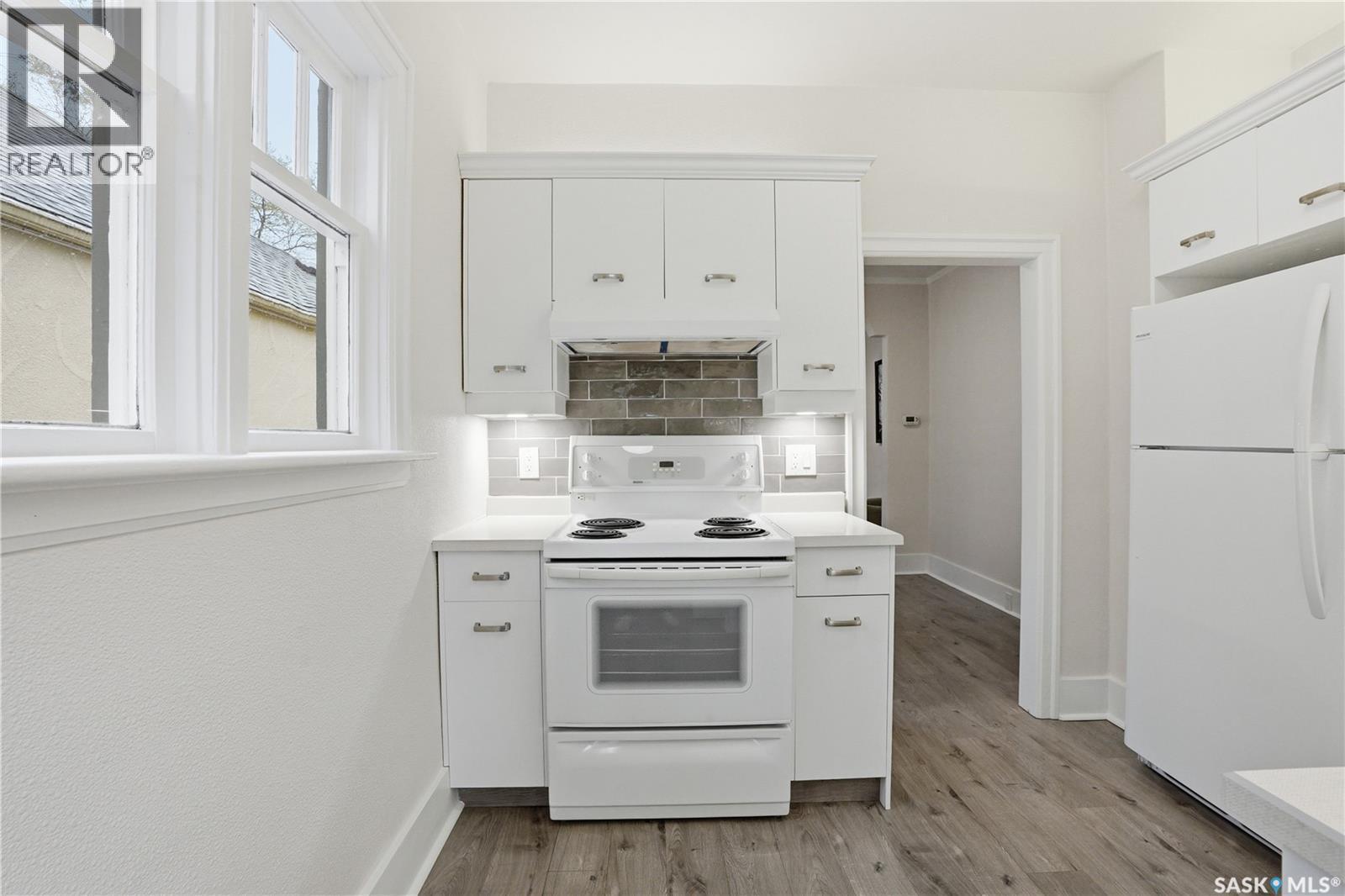 1016 Temperance Street, Saskatoon, SK - Indoor Photo Showing Kitchen