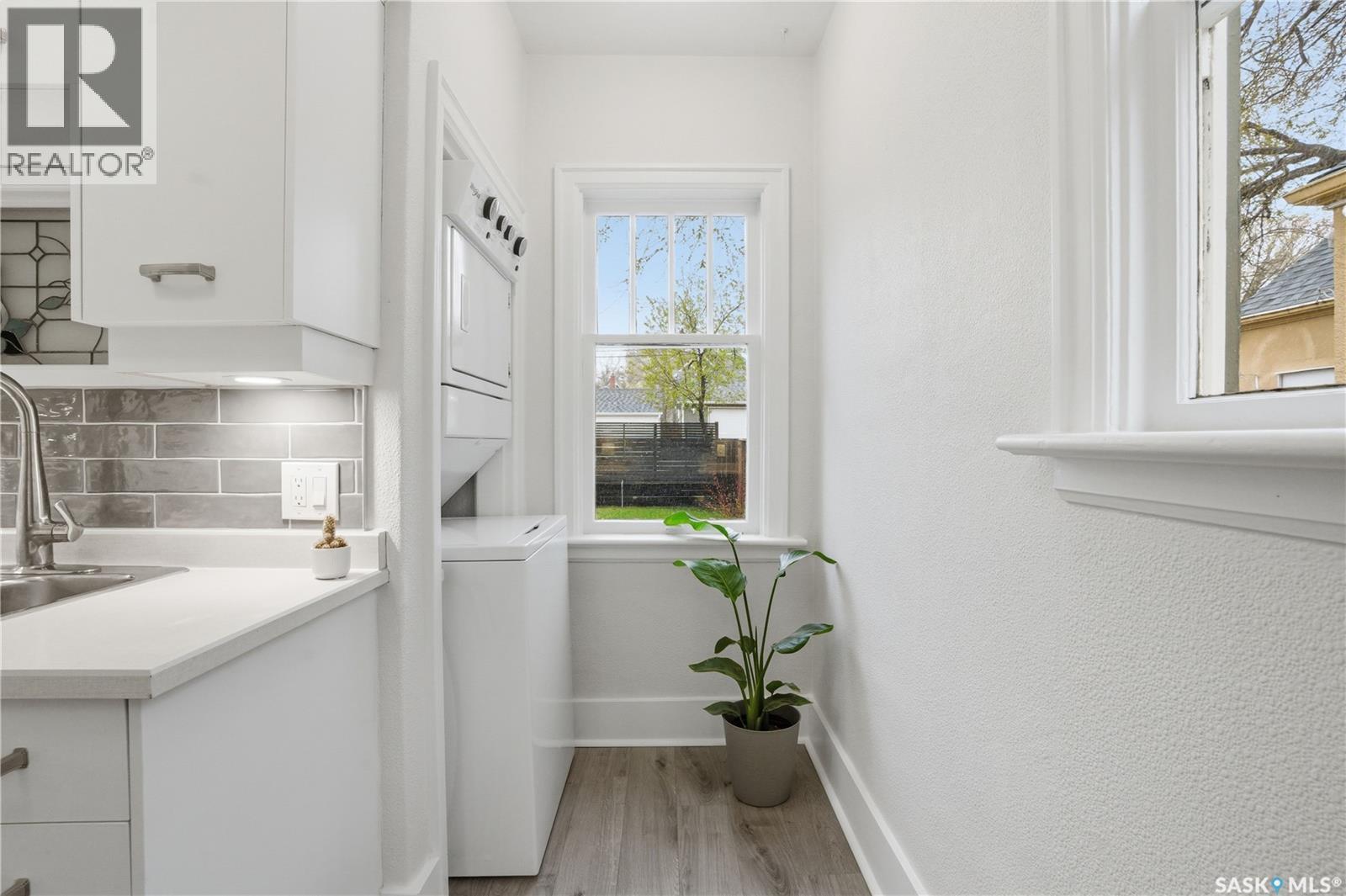 1016 Temperance Street, Saskatoon, SK - Indoor Photo Showing Laundry Room