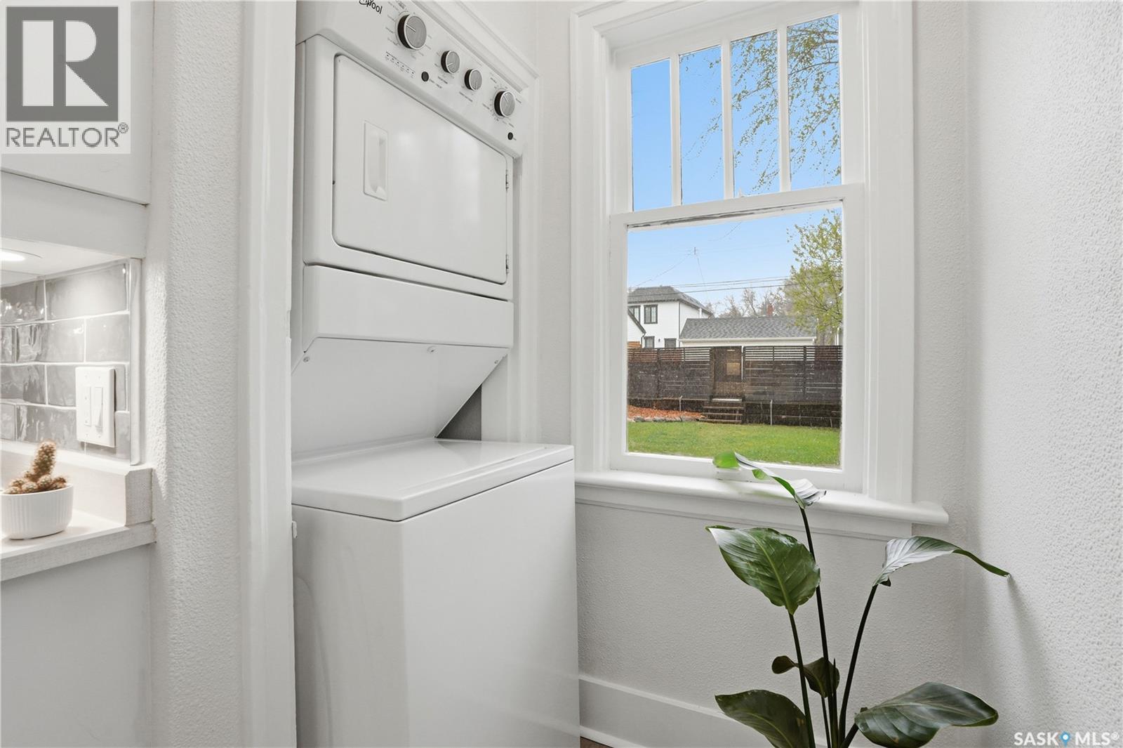 1016 Temperance Street, Saskatoon, SK - Indoor Photo Showing Laundry Room