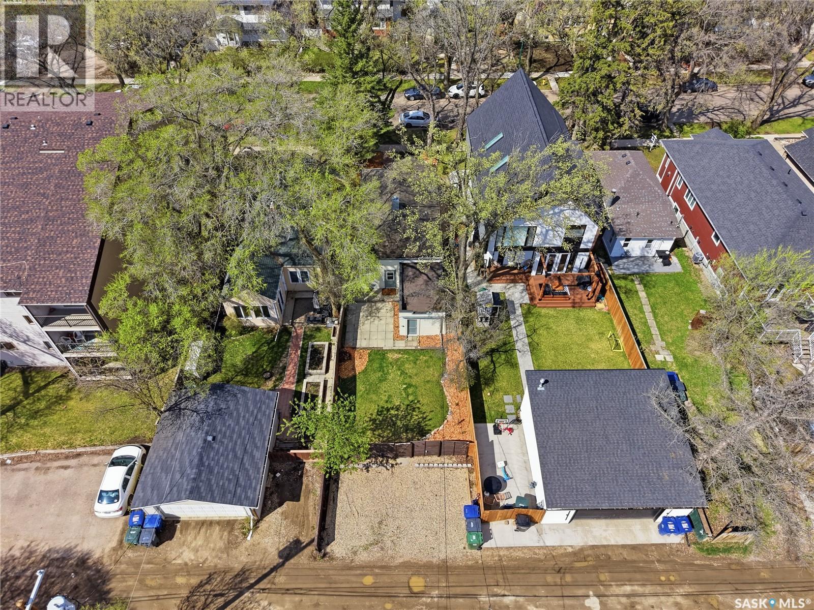 1016 Temperance Street, Saskatoon, SK - Outdoor
