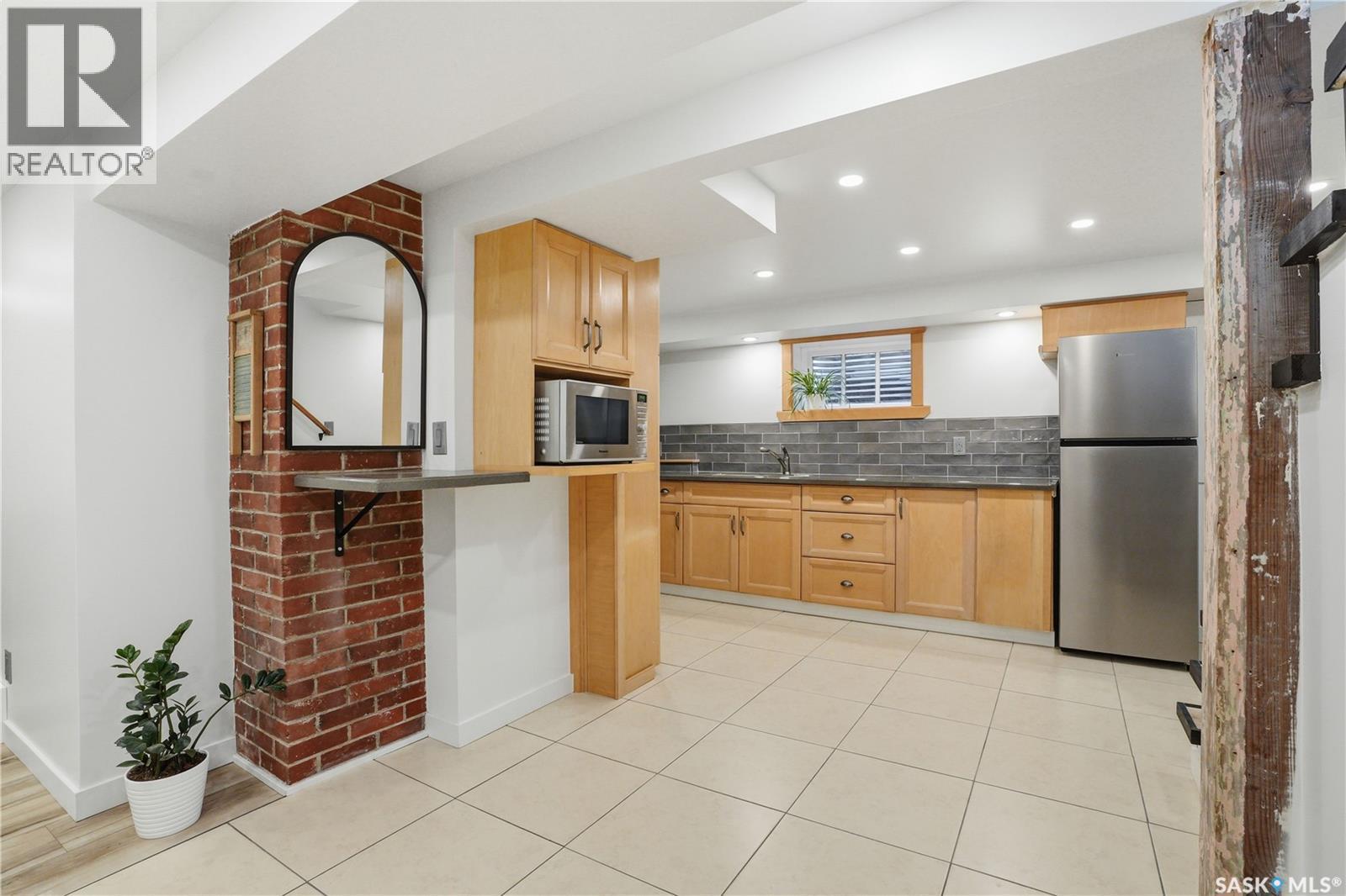 1016 Temperance Street, Saskatoon, SK - Indoor Photo Showing Kitchen
