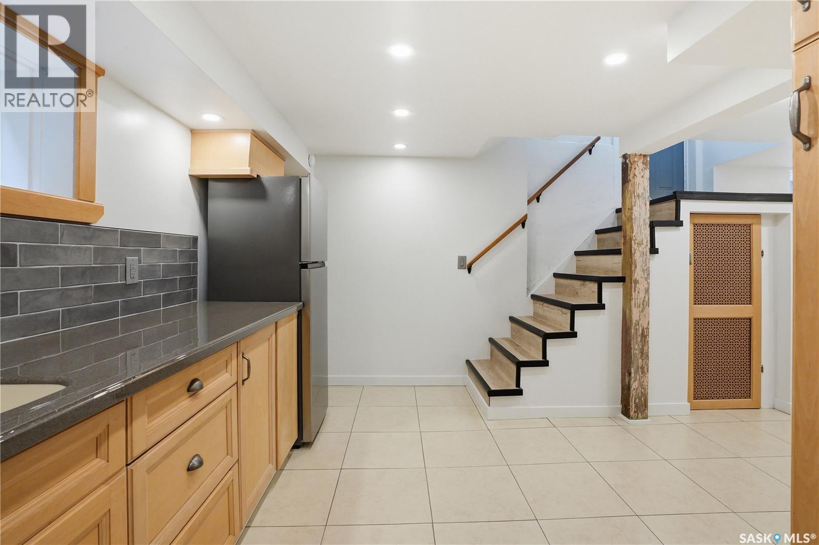 1016 Temperance Street, Saskatoon, SK - Indoor