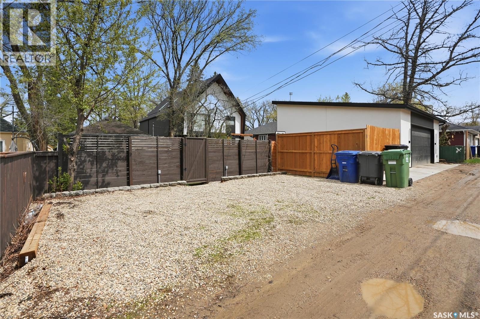 1016 Temperance Street, Saskatoon, SK - Outdoor