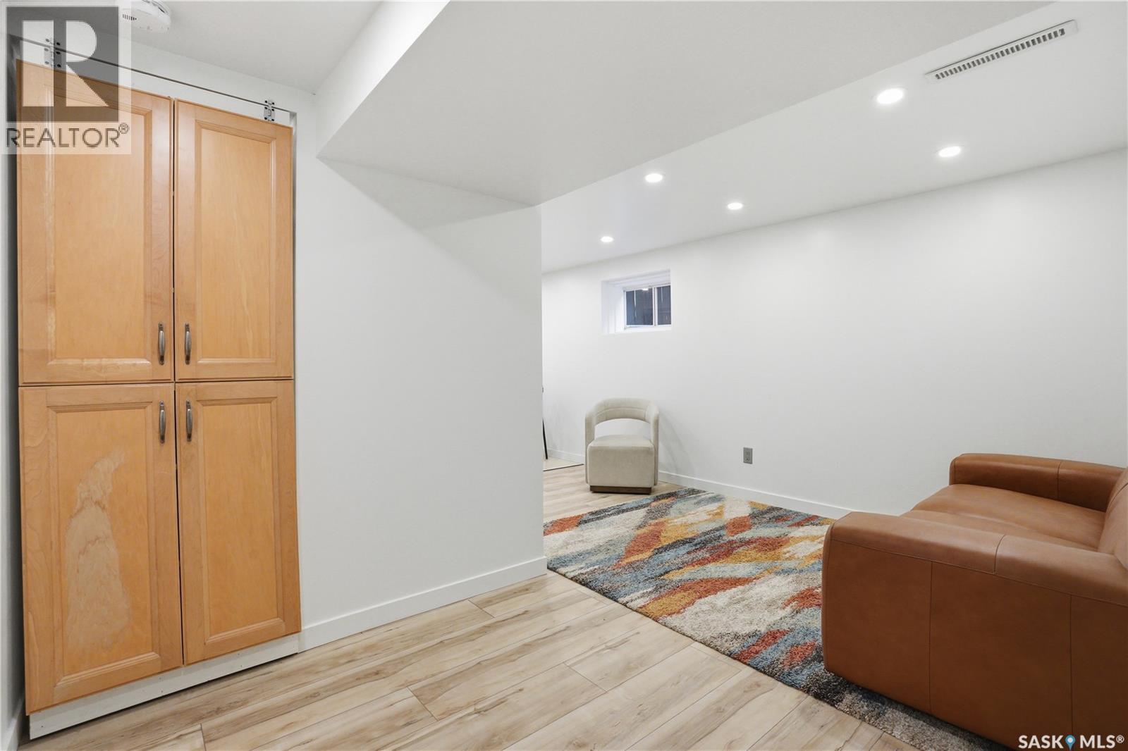1016 Temperance Street, Saskatoon, SK - Indoor