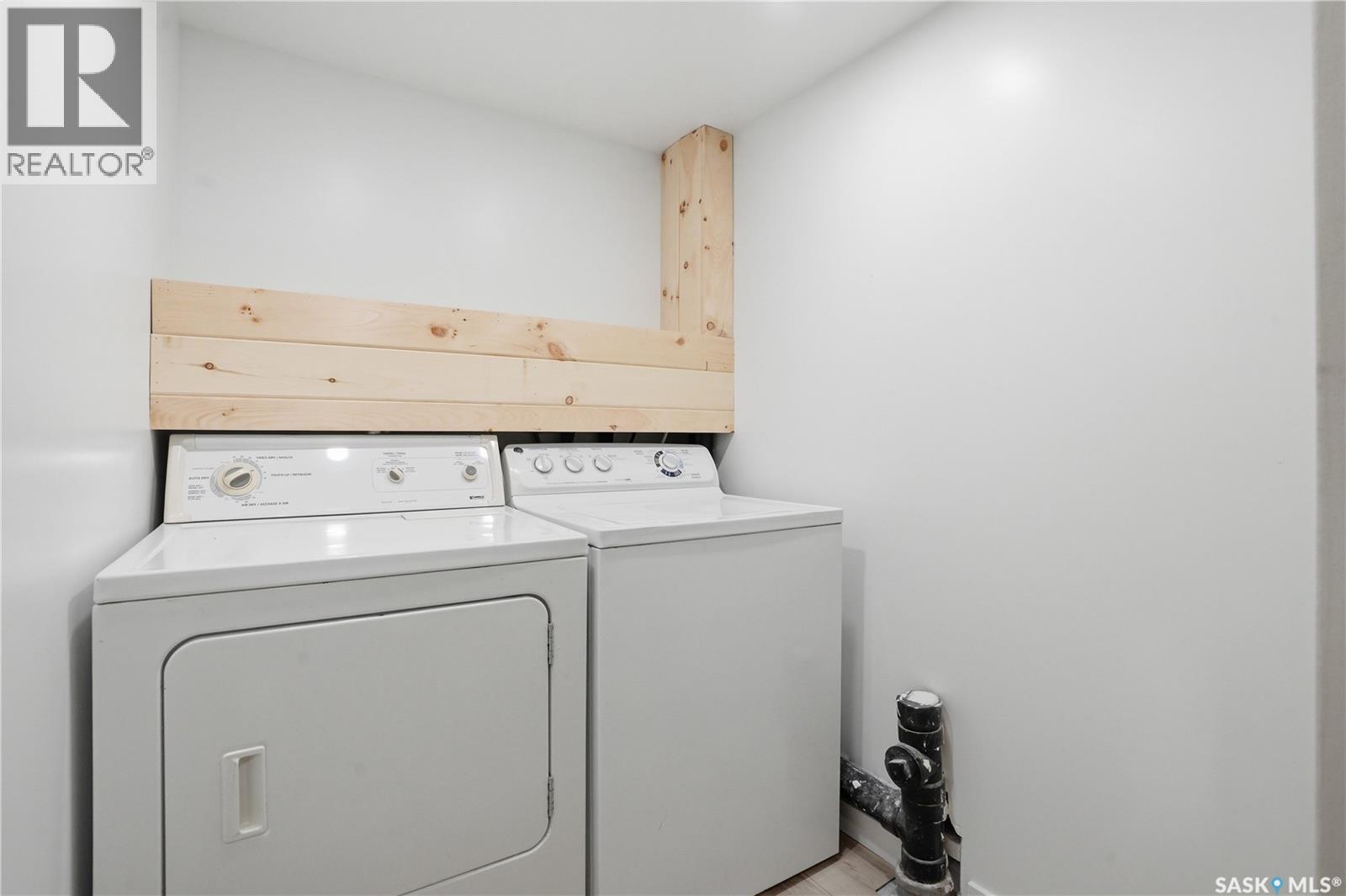 1016 Temperance Street, Saskatoon, SK - Indoor Photo Showing Laundry Room