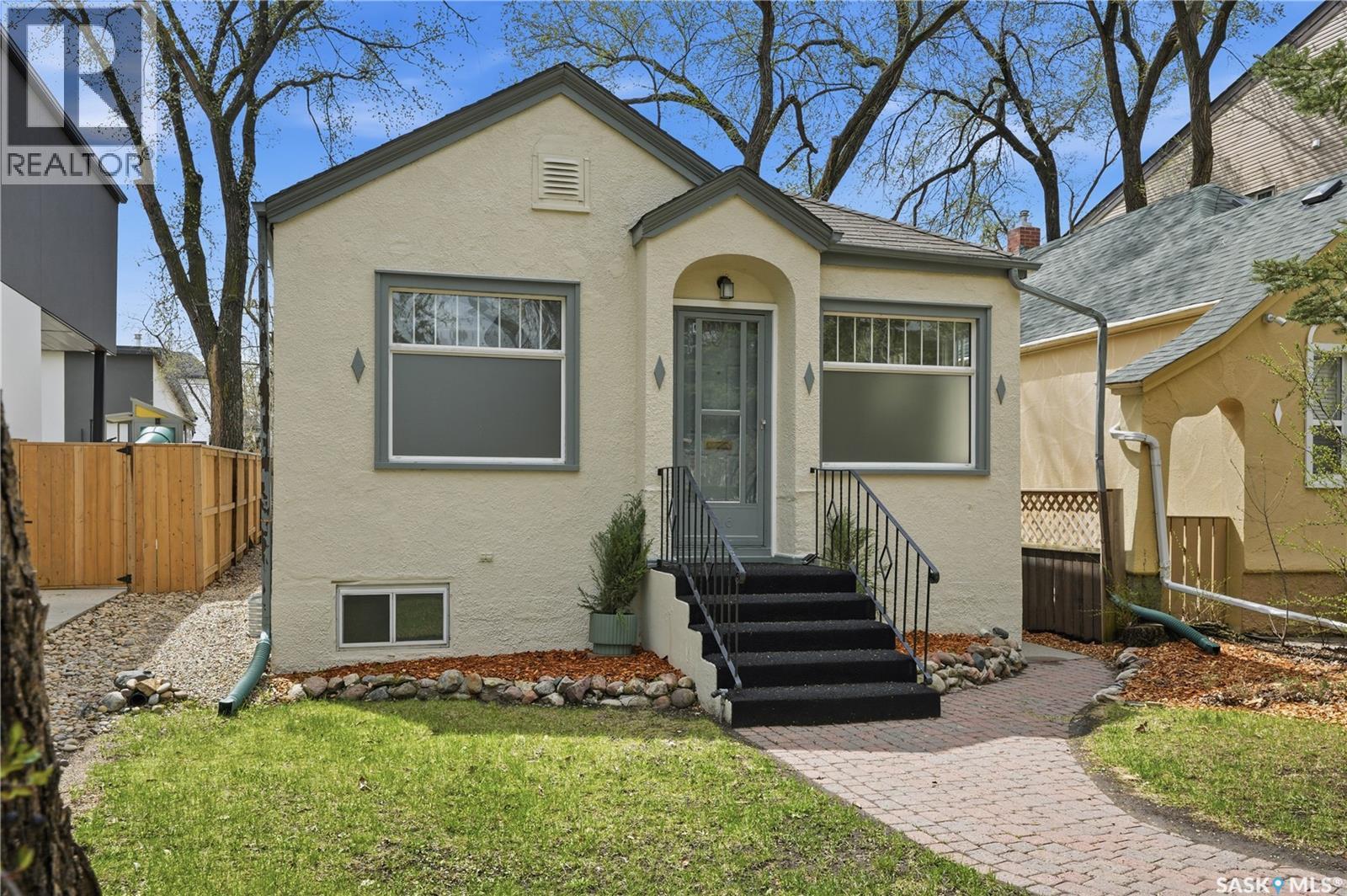 1016 Temperance Street, Saskatoon, SK - Outdoor