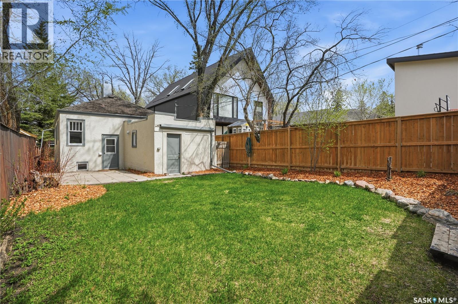 1016 Temperance Street, Saskatoon, SK - Outdoor
