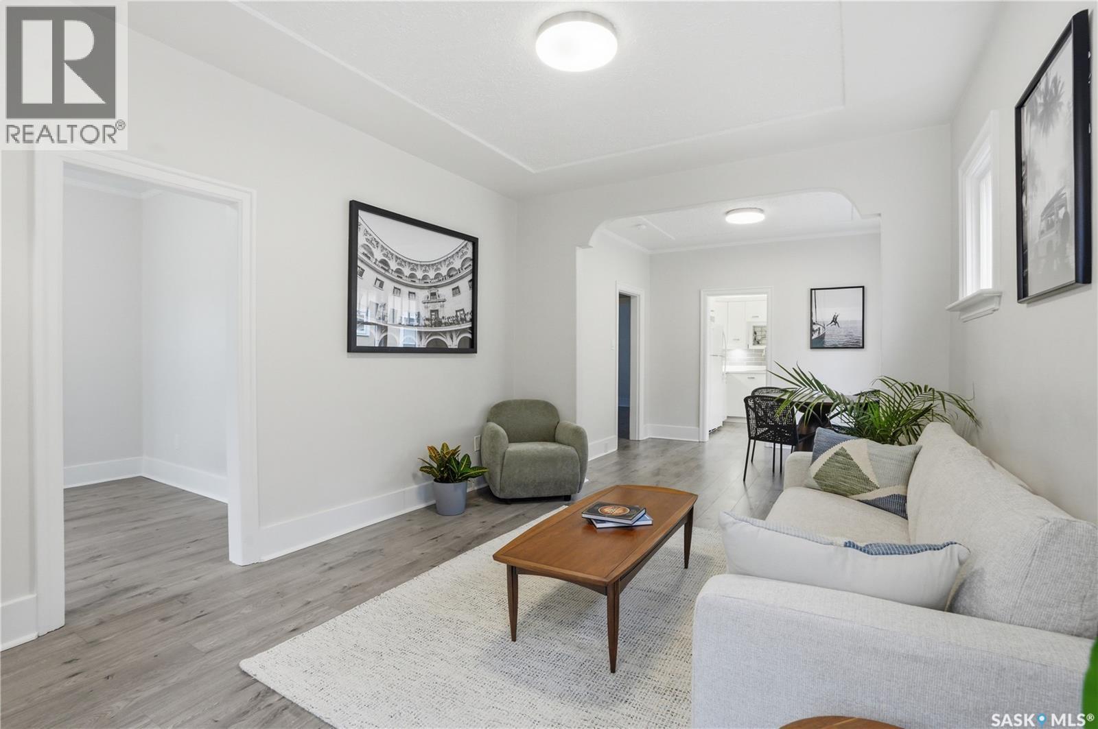 1016 Temperance Street, Saskatoon, SK - Indoor Photo Showing Living Room