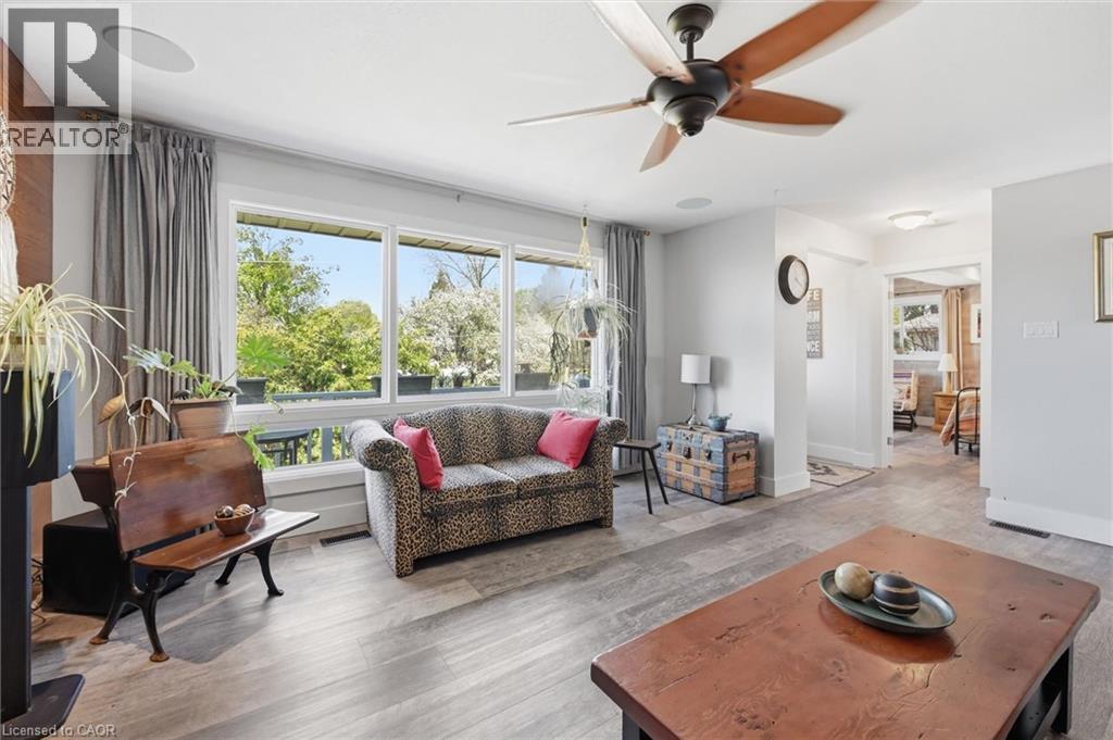 8 Delrex Boulevard, Georgetown, ON - Indoor Photo Showing Living Room