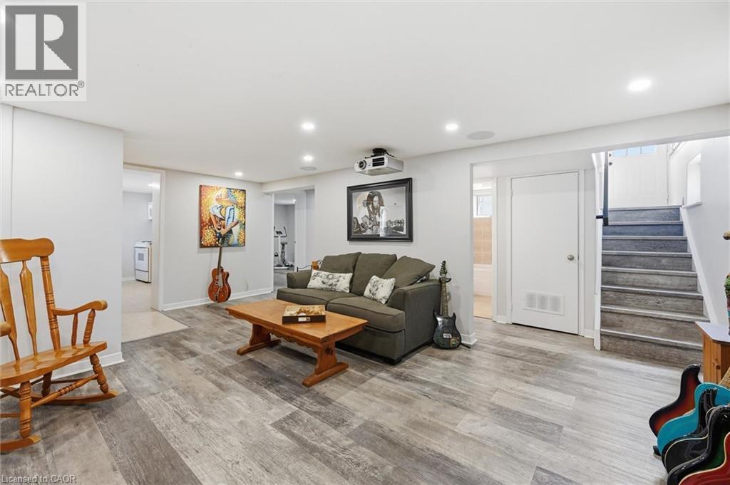 8 Delrex Boulevard, Georgetown, ON - Indoor Photo Showing Living Room