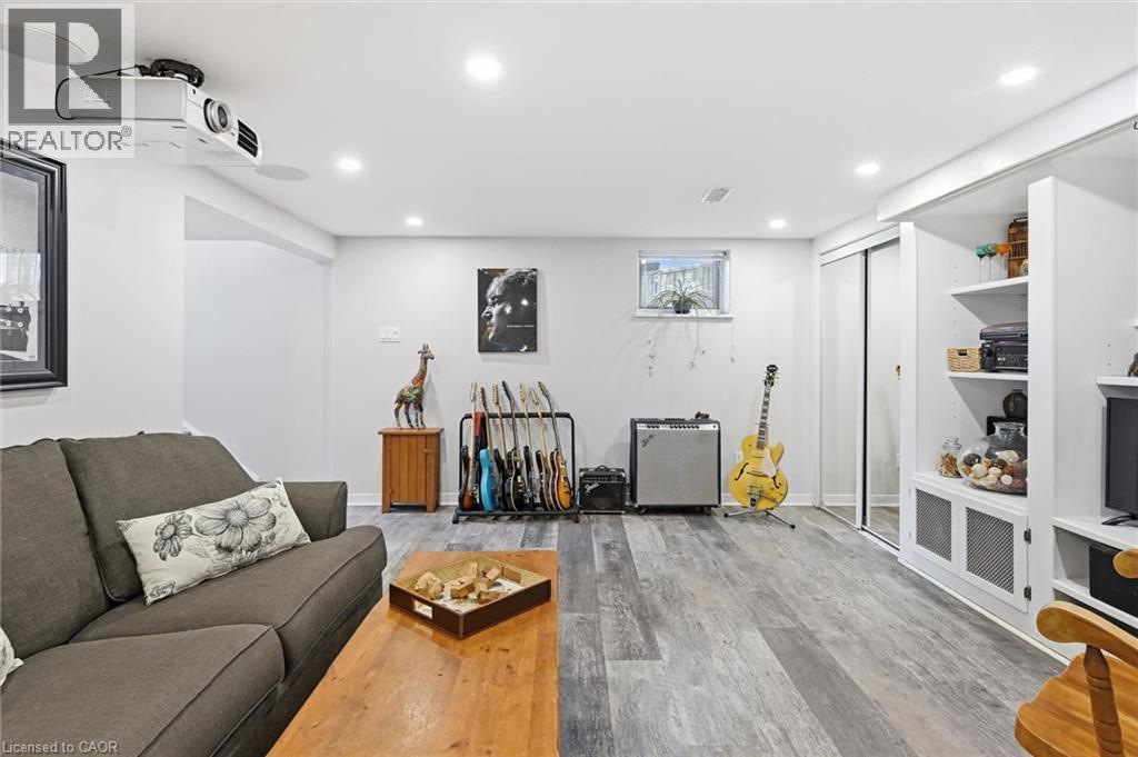8 Delrex Boulevard, Georgetown, ON - Indoor