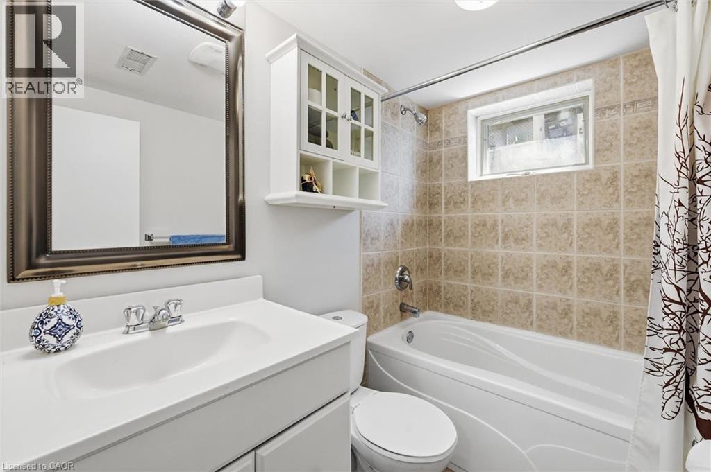 8 Delrex Boulevard, Georgetown, ON - Indoor Photo Showing Bathroom