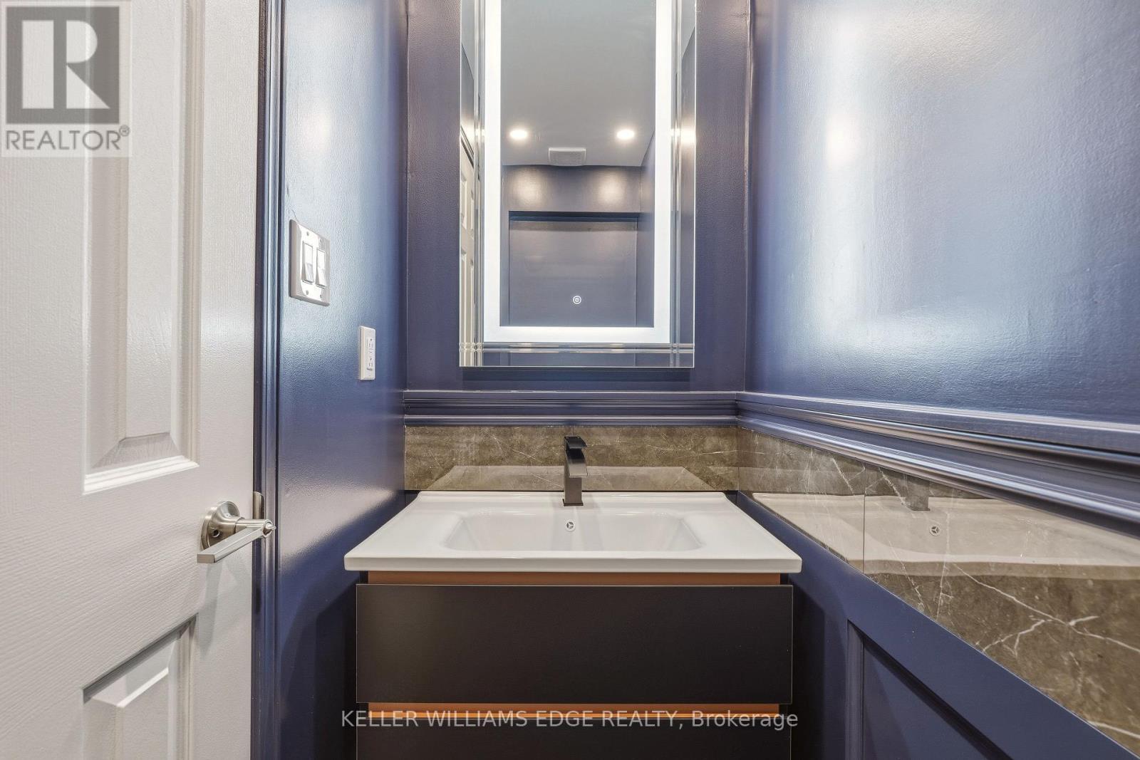 Main Floor - 2PC Bath - 14 Harbour Drive, Hamilton, ON - Indoor Photo Showing Bathroom