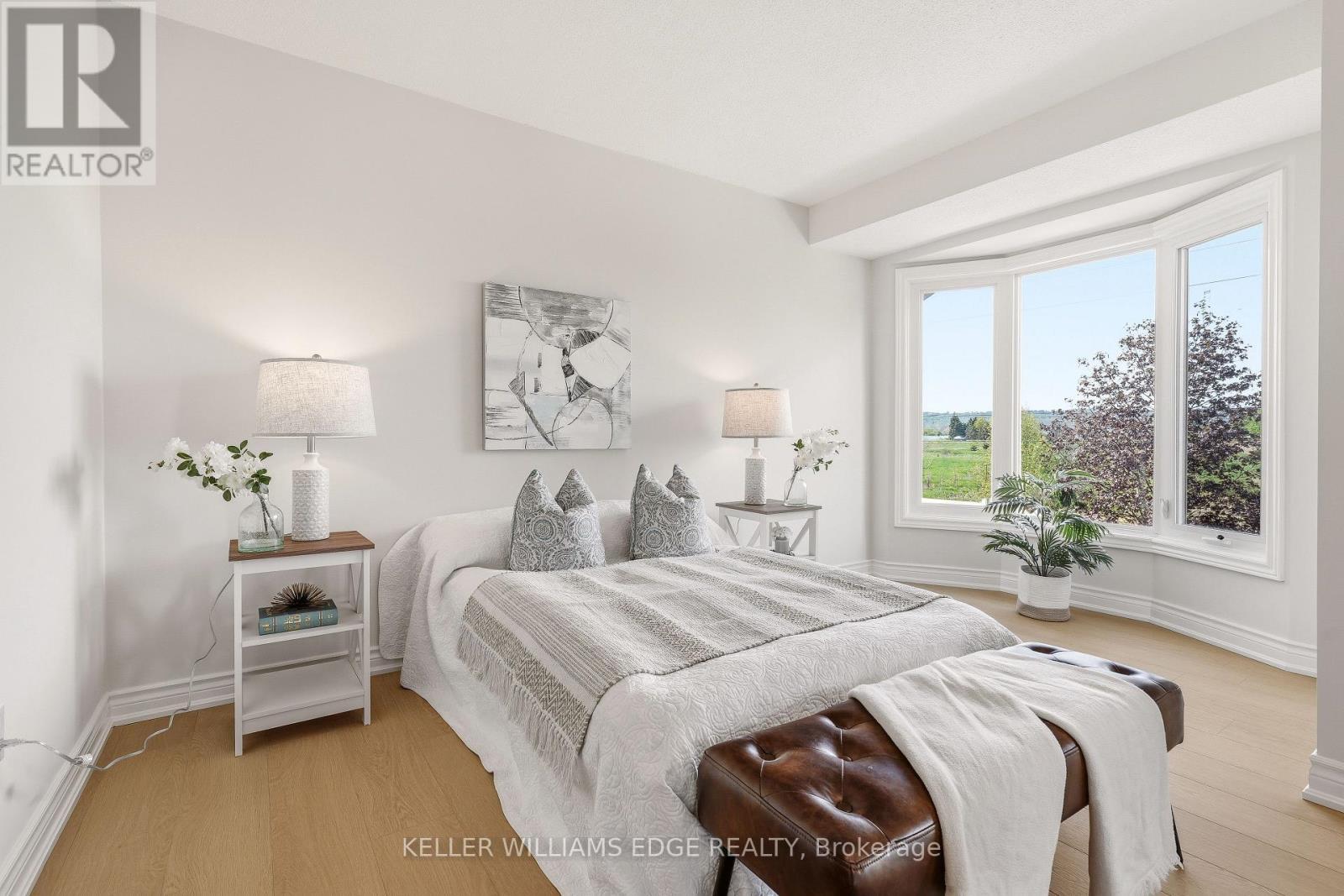 Primary Bedroom w/ 5PC Ensuite & 2 Walk-in Closets - 14 Harbour Drive, Hamilton, ON - Indoor Photo Showing Bedroom