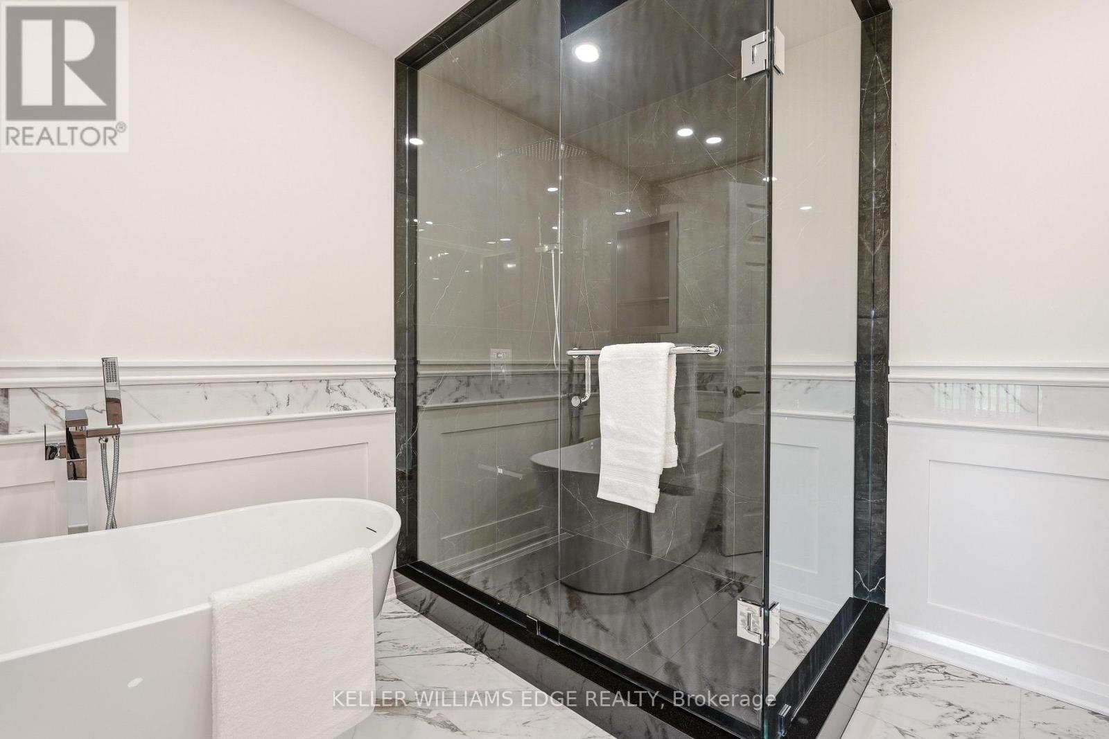 5PC Ensuite in the Primary Bedroom - Shower Area - 14 Harbour Drive, Hamilton, ON - Indoor Photo Showing Bathroom