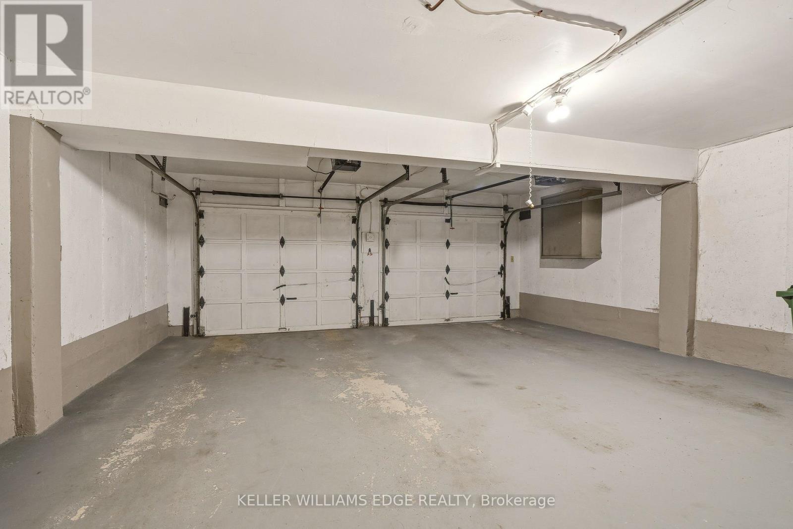 Double Car Garage w/ Interior Access - 14 Harbour Drive, Hamilton, ON - Indoor Photo Showing Garage