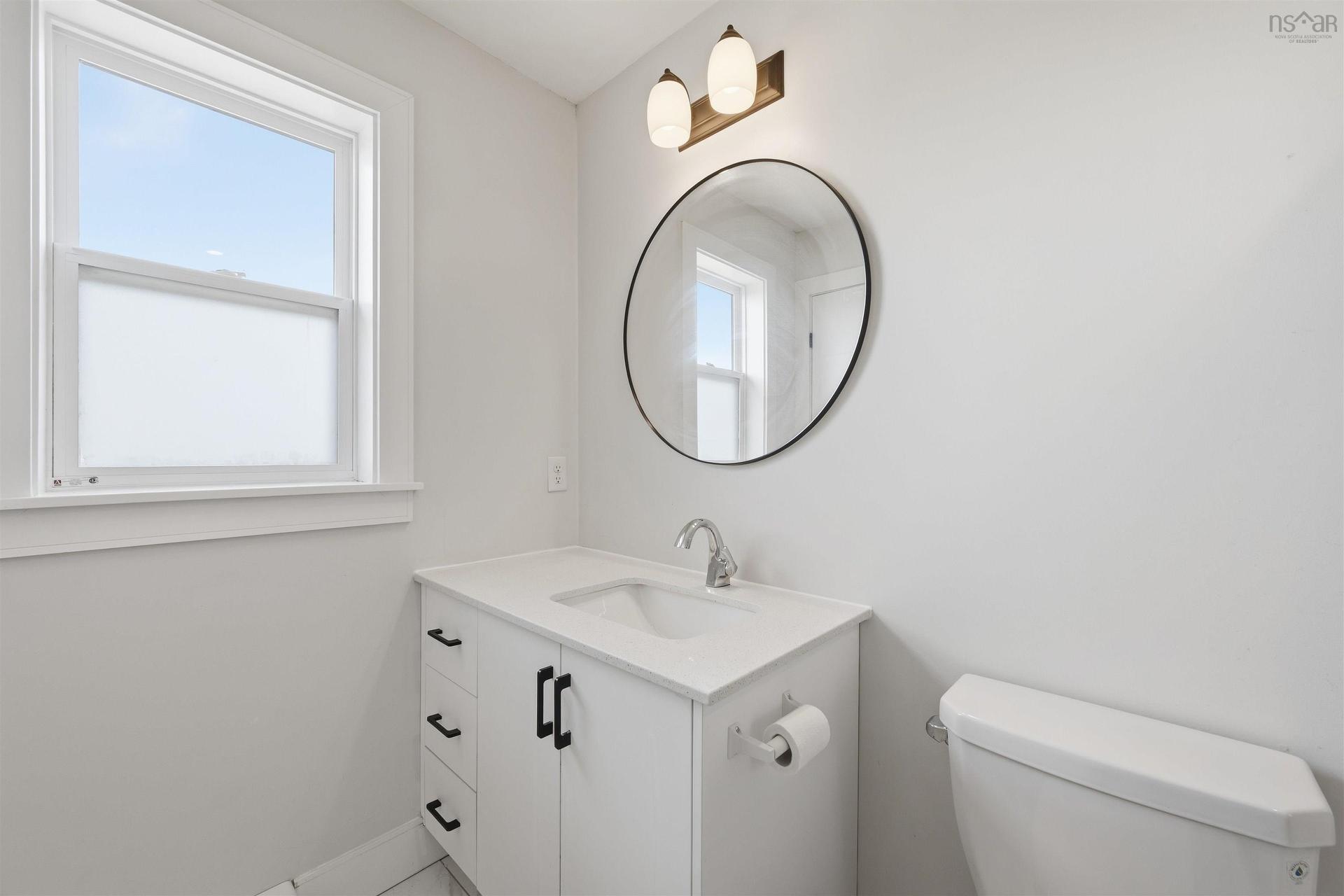 582B Herring Cove Road, Halifax, NS - Indoor Photo Showing Bathroom
