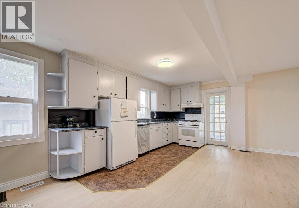 59 Fourth Avenue, Cambridge, ON - Indoor Photo Showing Kitchen