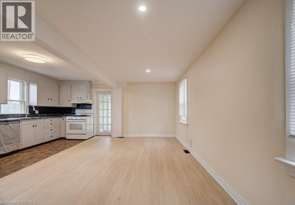 59 Fourth Avenue, Cambridge, ON - Indoor Photo Showing Kitchen