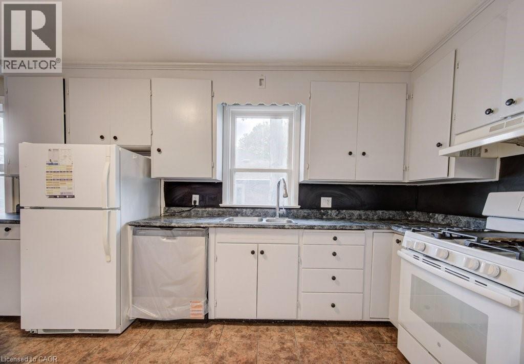 59 Fourth Avenue, Cambridge, ON - Indoor Photo Showing Kitchen