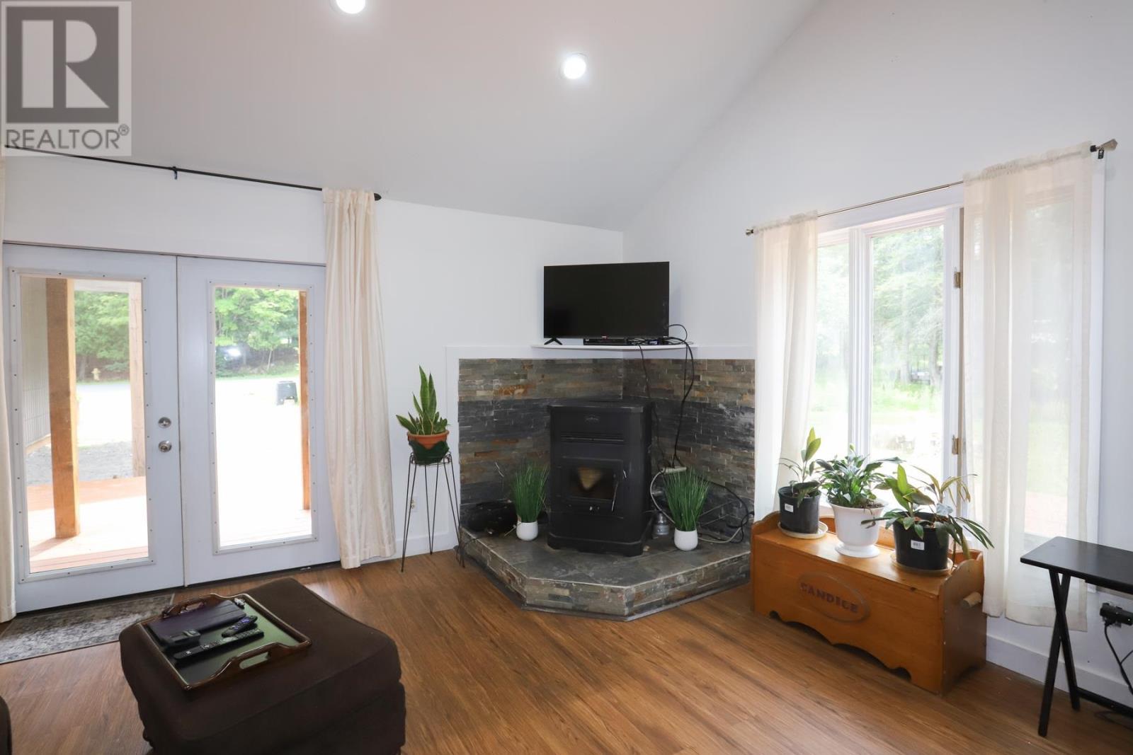 3091 Hilton Rd, Hilton Beach, ON - Indoor