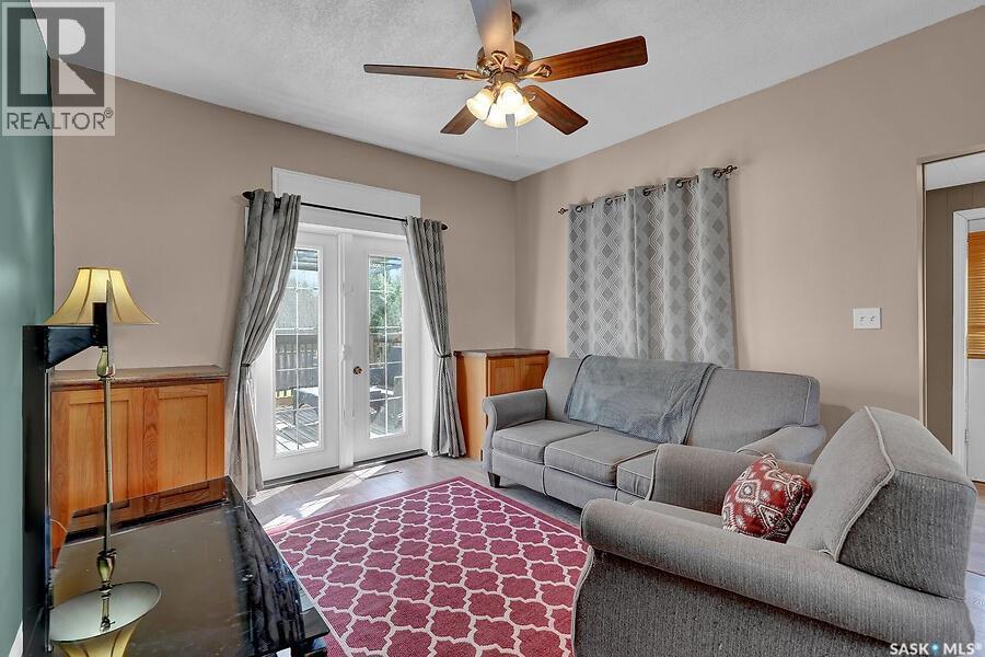 321 Hiltz Drive, Kennedy, SK - Indoor Photo Showing Living Room