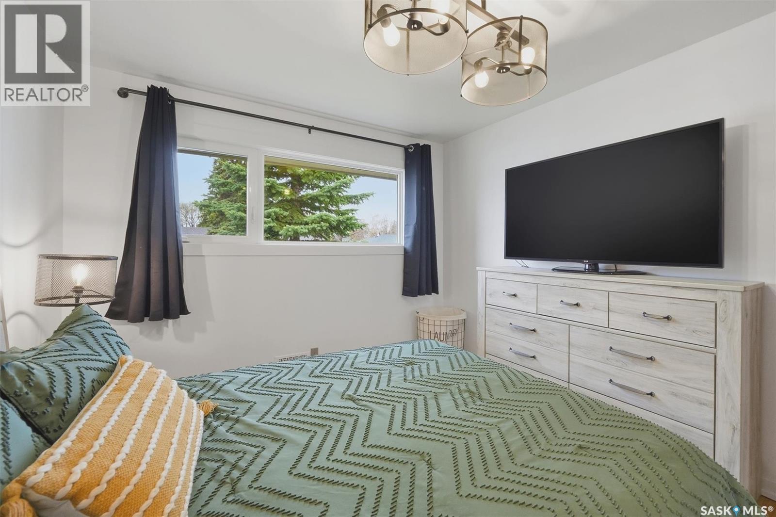 2417 Hanover Avenue, Saskatoon, SK - Indoor Photo Showing Bedroom