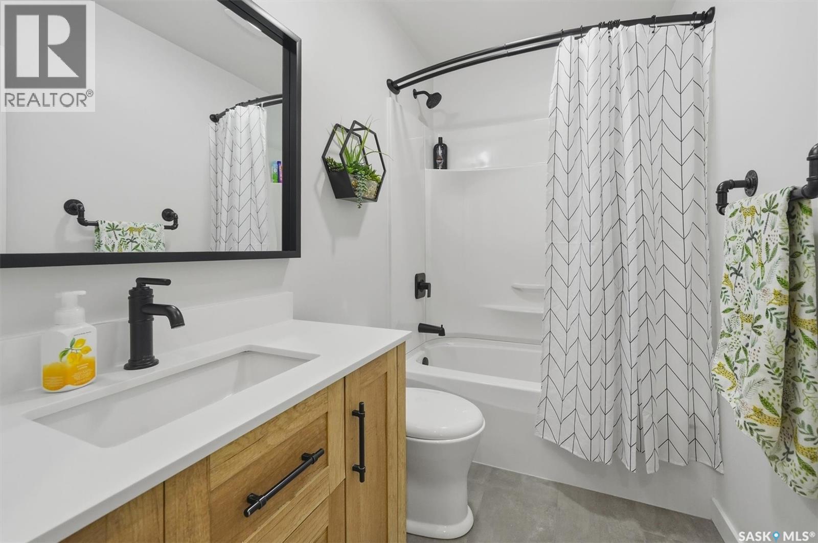 2417 Hanover Avenue, Saskatoon, SK - Indoor Photo Showing Bathroom