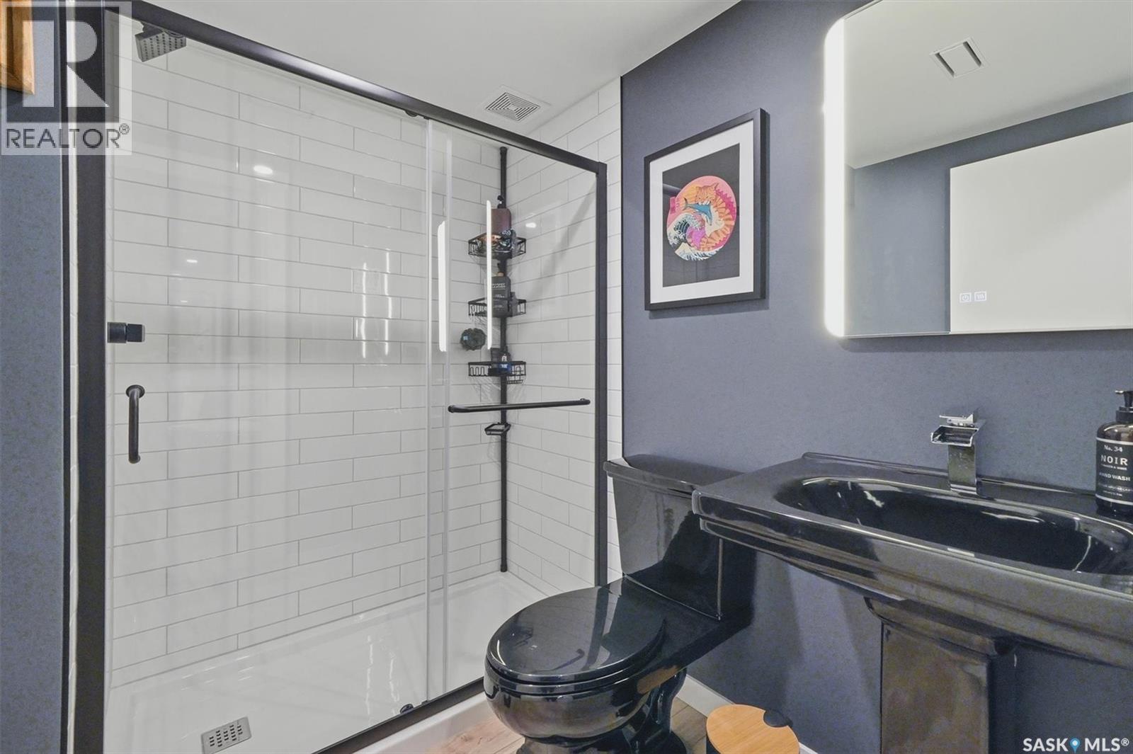 2417 Hanover Avenue, Saskatoon, SK - Indoor Photo Showing Bathroom