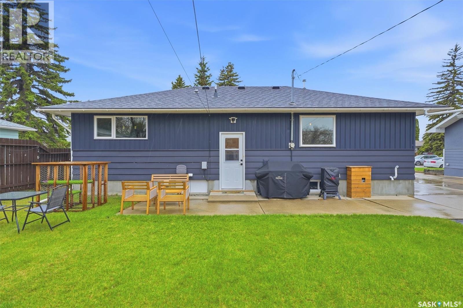 2417 Hanover Avenue, Saskatoon, SK - Outdoor