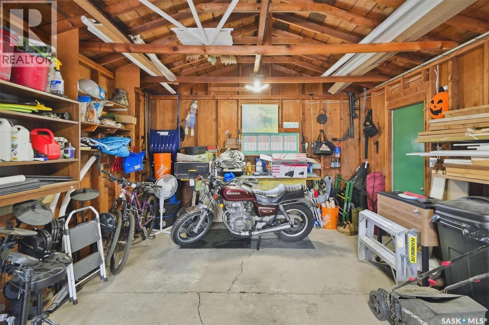 2417 Hanover Avenue, Saskatoon, SK - Indoor Photo Showing Garage