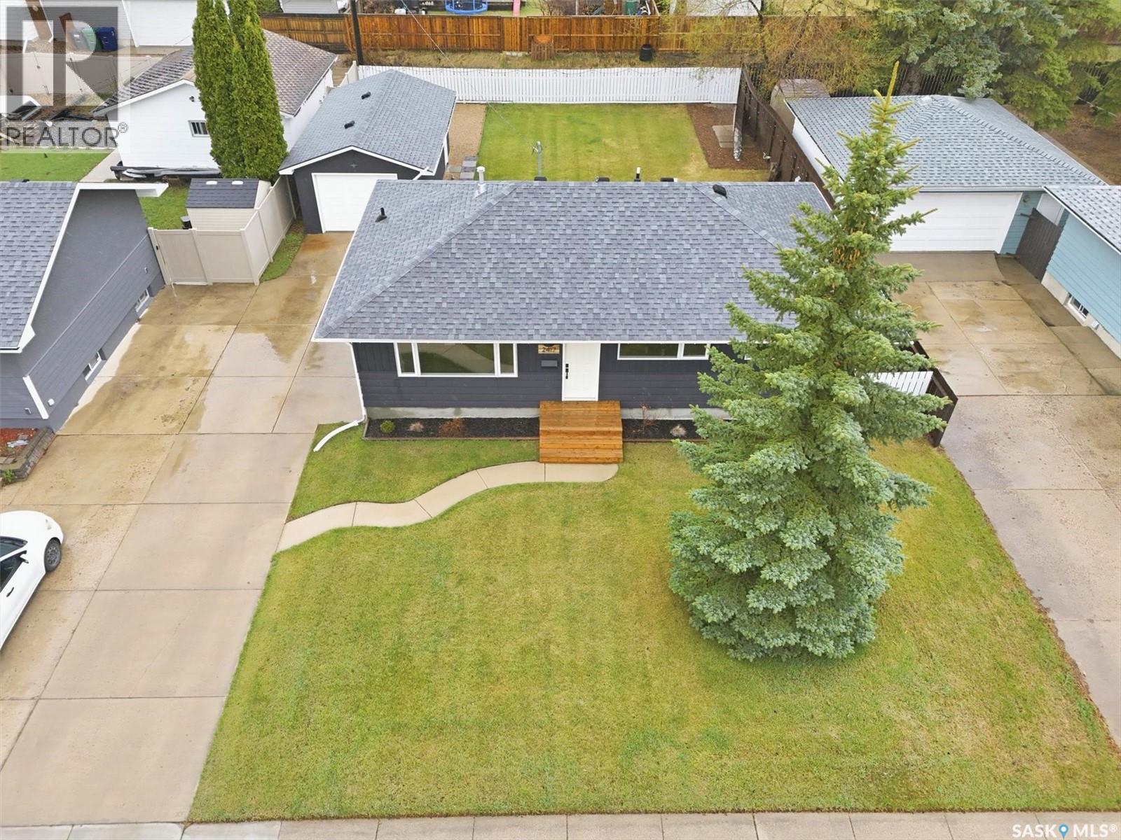 2417 Hanover Avenue, Saskatoon, SK - Outdoor