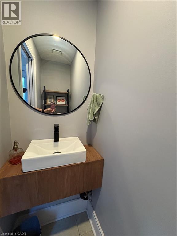 40 Hess Street N, Hamilton, ON - Indoor Photo Showing Other Room