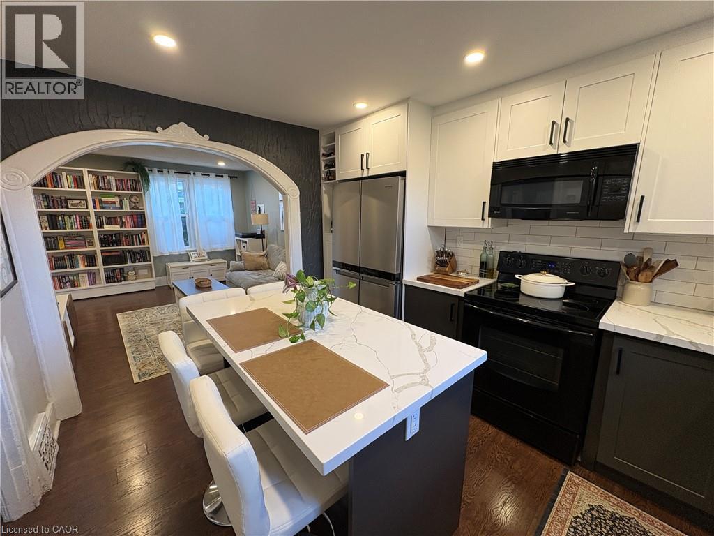 40 Hess Street N, Hamilton, ON - Indoor Photo Showing Other Room