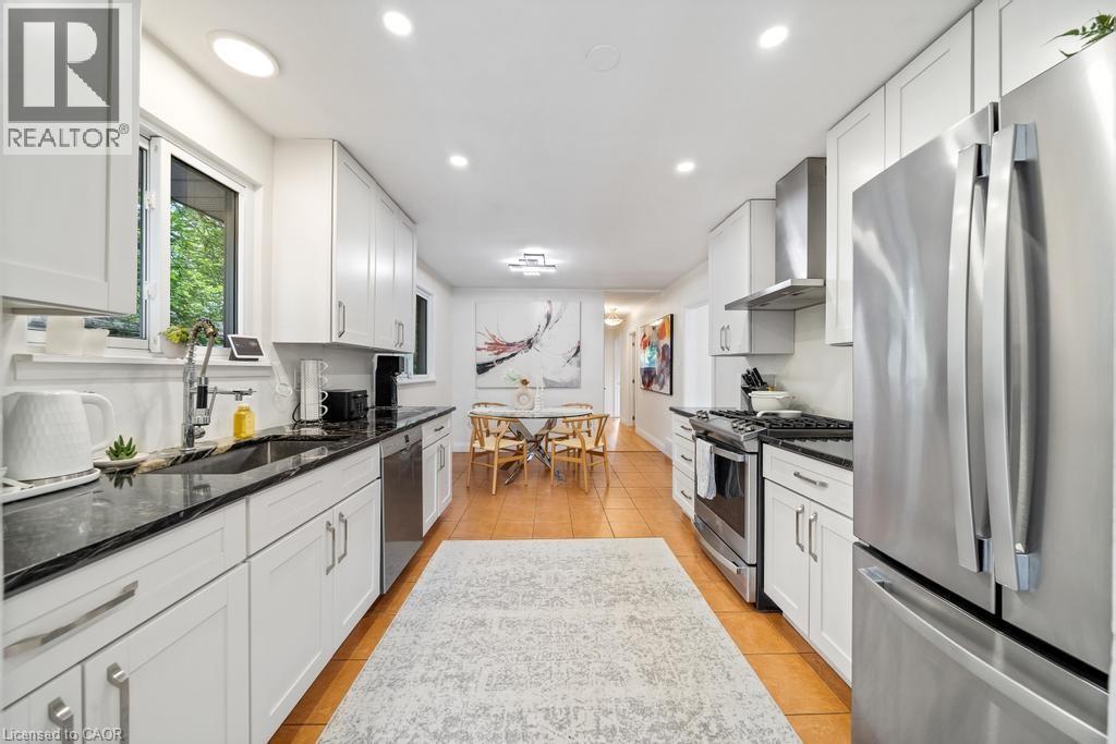 494 Ferguson Avenue N, Hamilton, ON - Indoor Photo Showing Kitchen With Stainless Steel Kitchen With Upgraded Kitchen