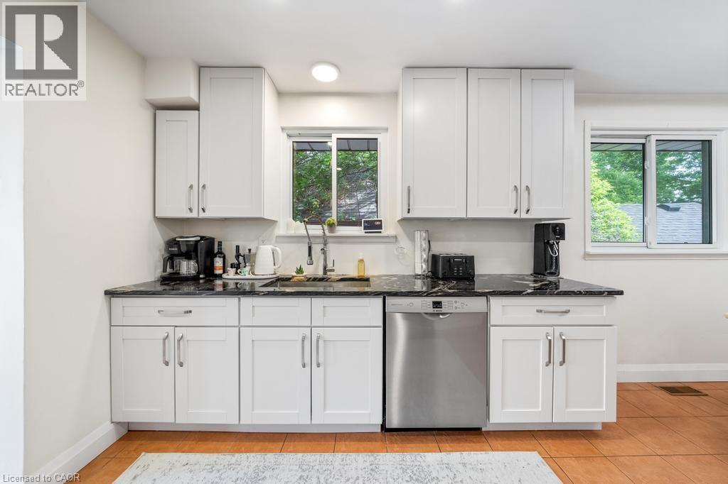 494 Ferguson Avenue N, Hamilton, ON - Indoor Photo Showing Kitchen