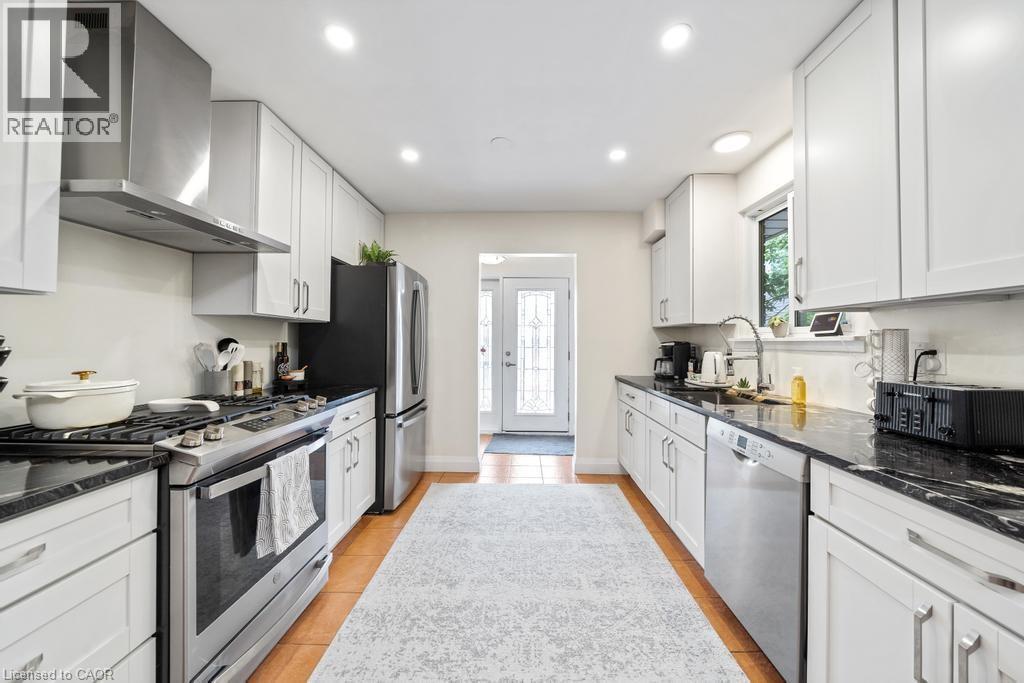 494 Ferguson Avenue N, Hamilton, ON - Indoor Photo Showing Kitchen With Stainless Steel Kitchen With Double Sink With Upgraded Kitchen