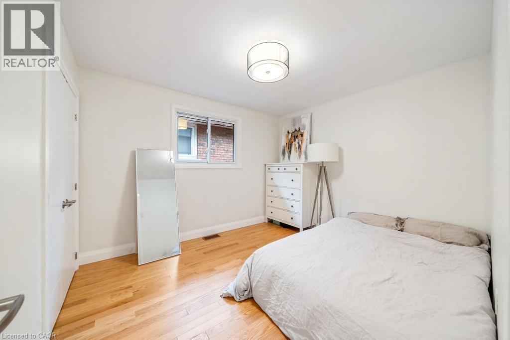 494 Ferguson Avenue N, Hamilton, ON - Indoor Photo Showing Bedroom
