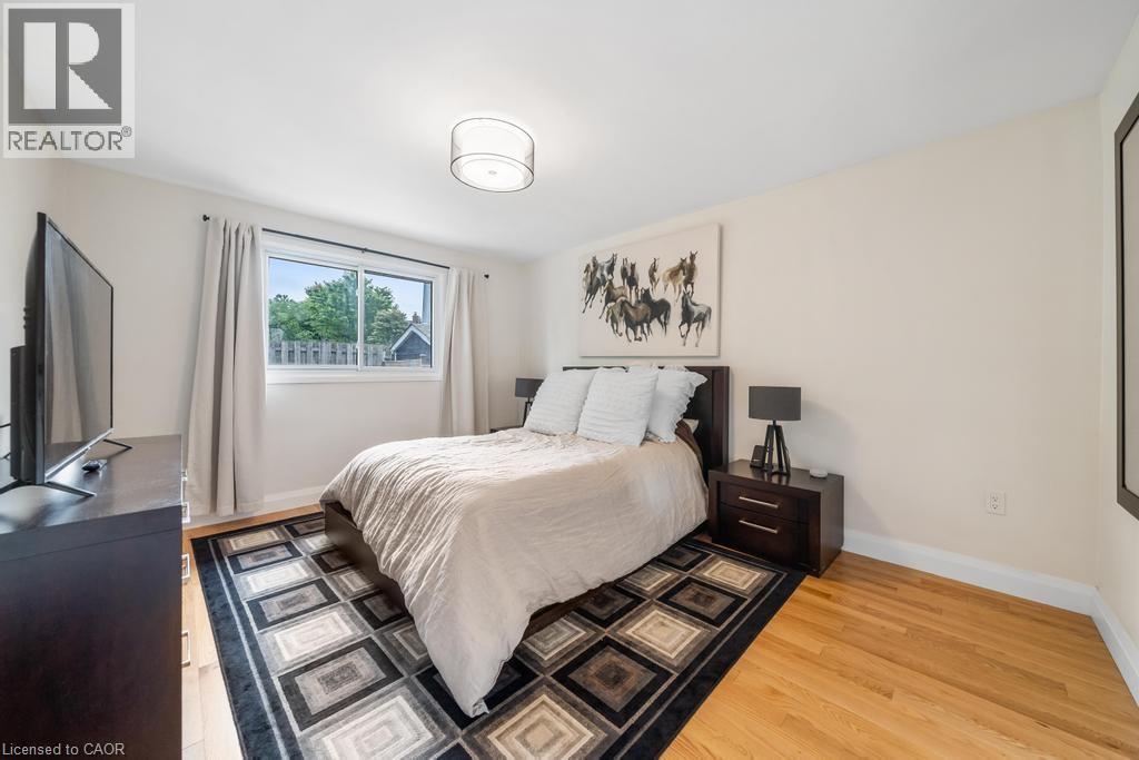494 Ferguson Avenue N, Hamilton, ON - Indoor Photo Showing Bedroom