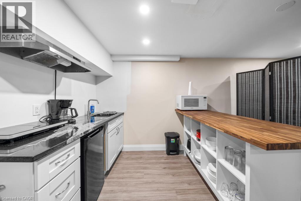 494 Ferguson Avenue N, Hamilton, ON - Indoor Photo Showing Kitchen