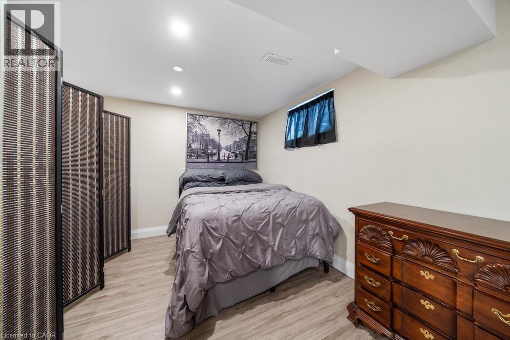 494 Ferguson Avenue N, Hamilton, ON - Indoor Photo Showing Bedroom