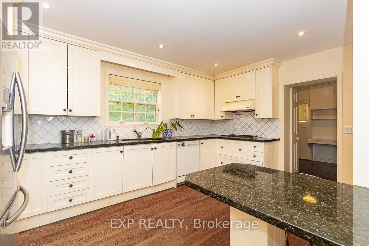 9 Laureleaf Road, Markham, ON - Indoor Photo Showing Kitchen