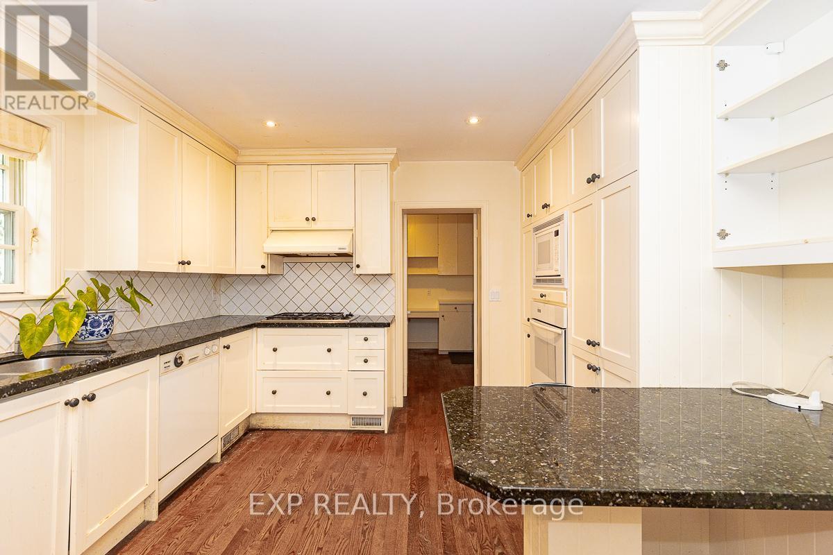 9 Laureleaf Road, Markham, ON - Indoor Photo Showing Kitchen
