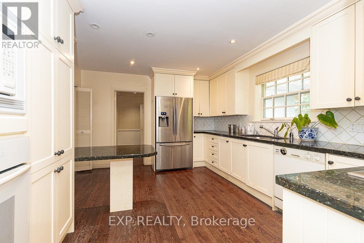 9 Laureleaf Road, Markham, ON - Indoor Photo Showing Kitchen