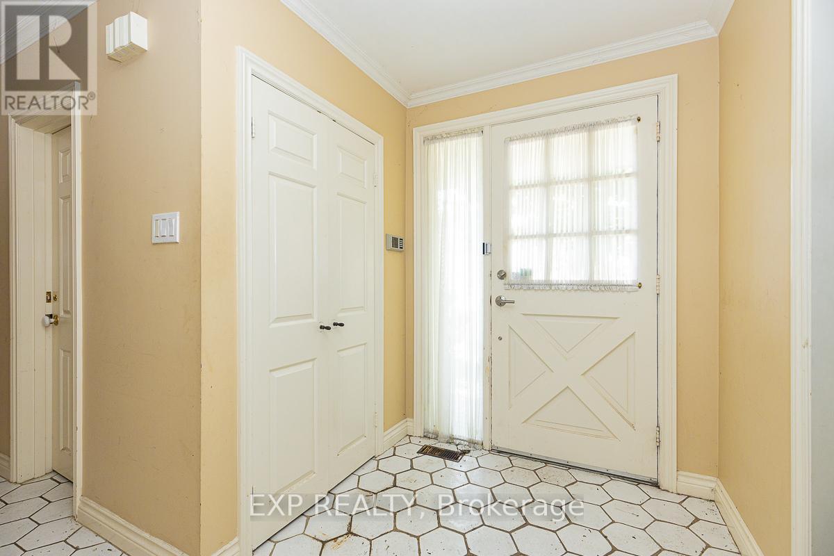 9 Laureleaf Road, Markham, ON - Indoor Photo Showing Other Room