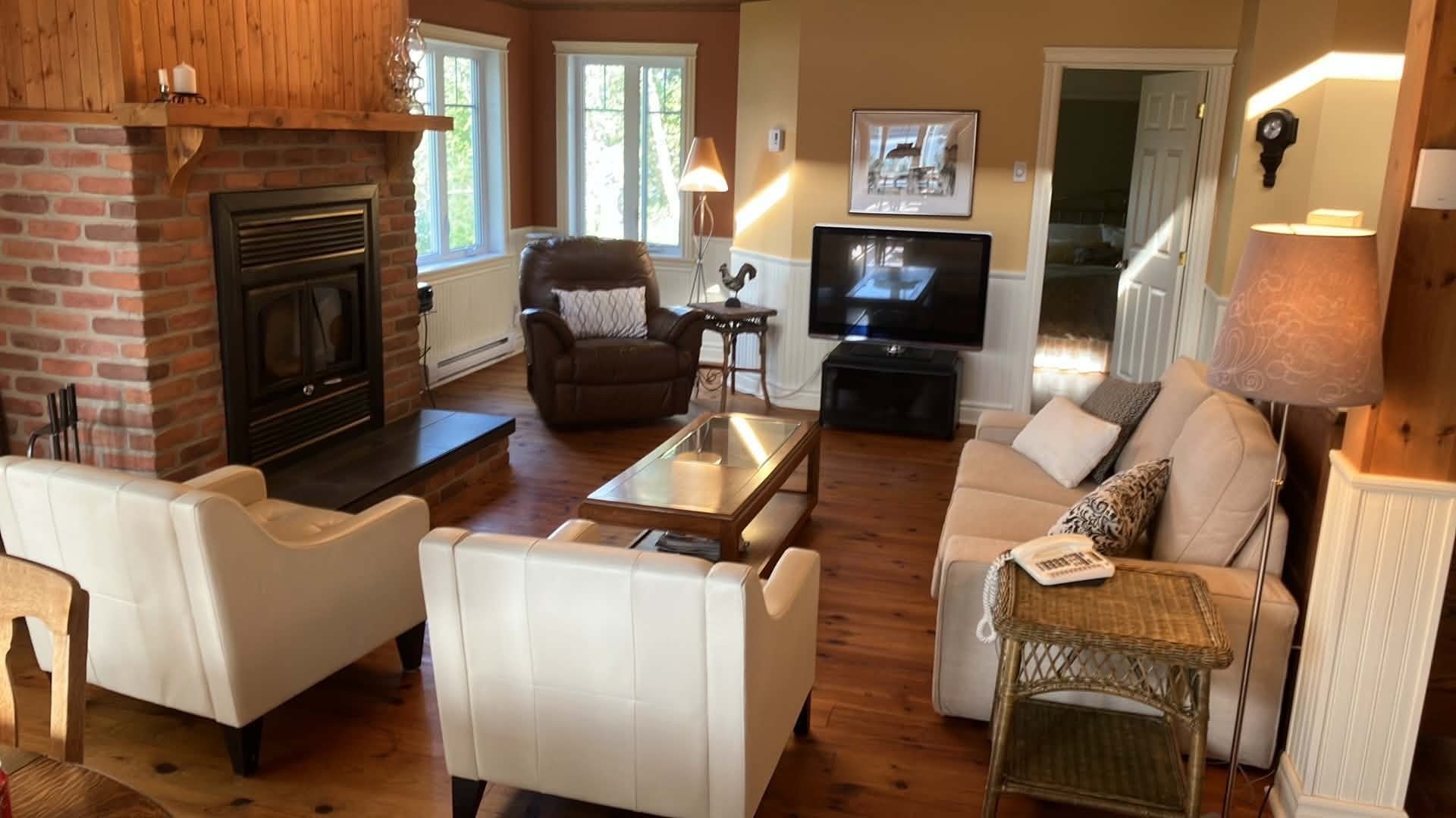 Salon - 699 Ch. Du Lac-Des-Cornes, Chute-Saint-Philippe, QC