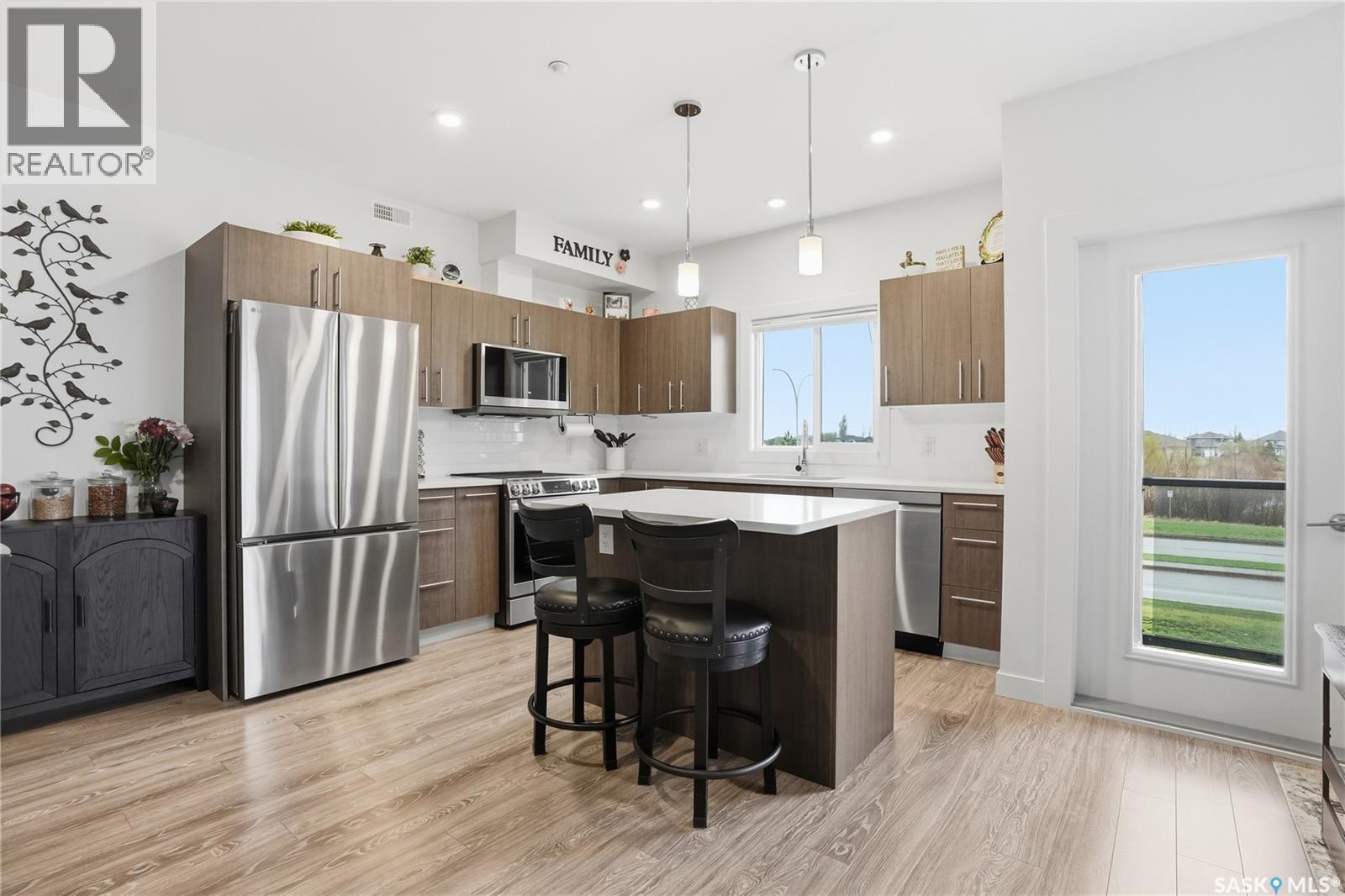 214 142 Pawlychenko Lane, Saskatoon, SK - Indoor Photo Showing Kitchen With Stainless Steel Kitchen With Upgraded Kitchen