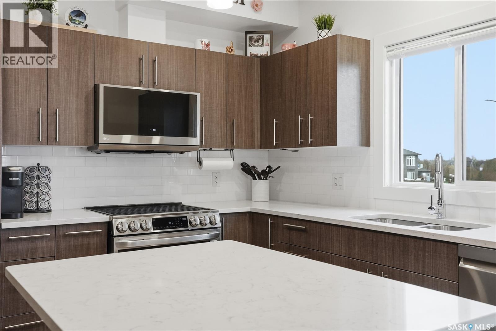 214 142 Pawlychenko Lane, Saskatoon, SK - Indoor Photo Showing Kitchen With Double Sink With Upgraded Kitchen